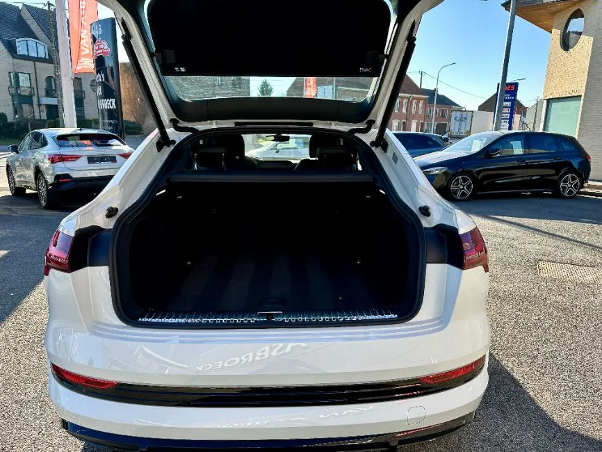 Audi e-tron S-Line Image 6