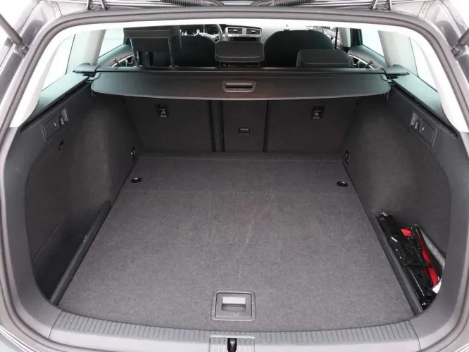 Volkswagen Golf Variant 1.6 TDi 115 DSG Comfortline + GPS + Sport Seats + LED Lights Image 6