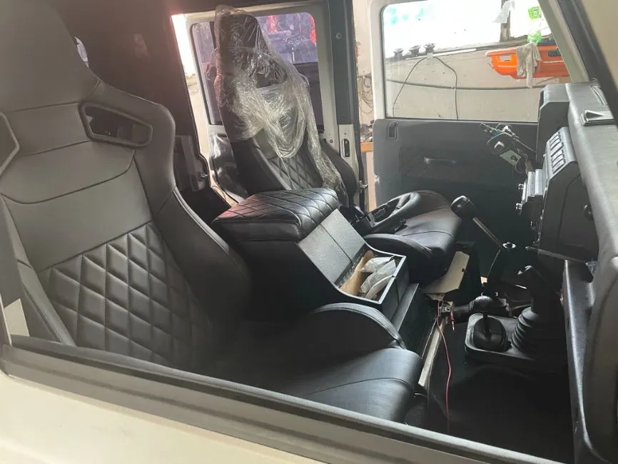 Land Rover Defender Pick Up Truck Crew Cab 110 Image 1