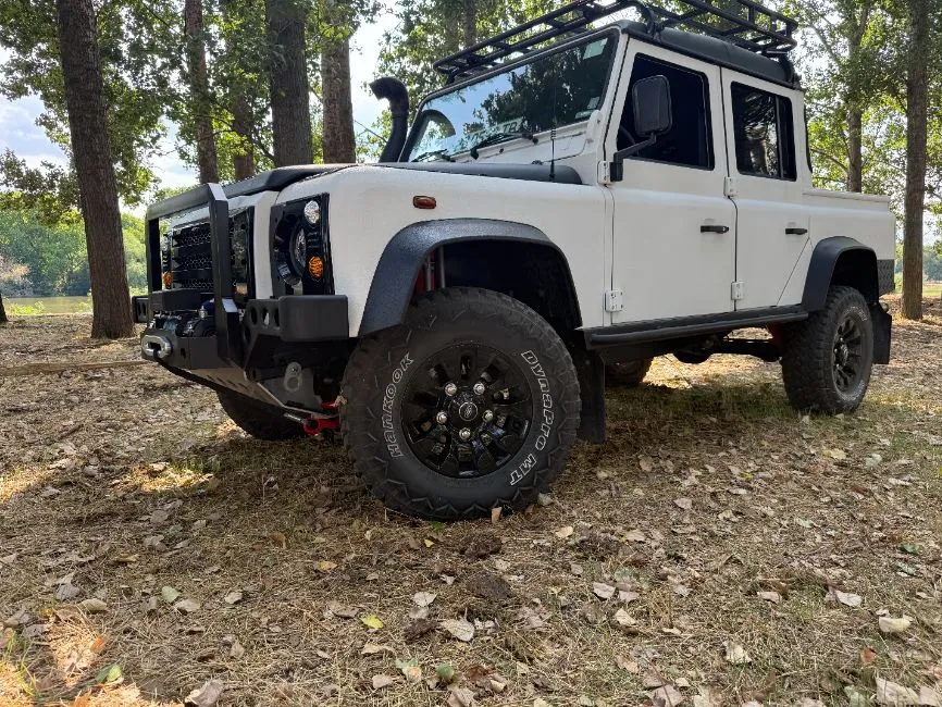 Land Rover Defender Pick Up Truck Crew Cab 110 Image 17