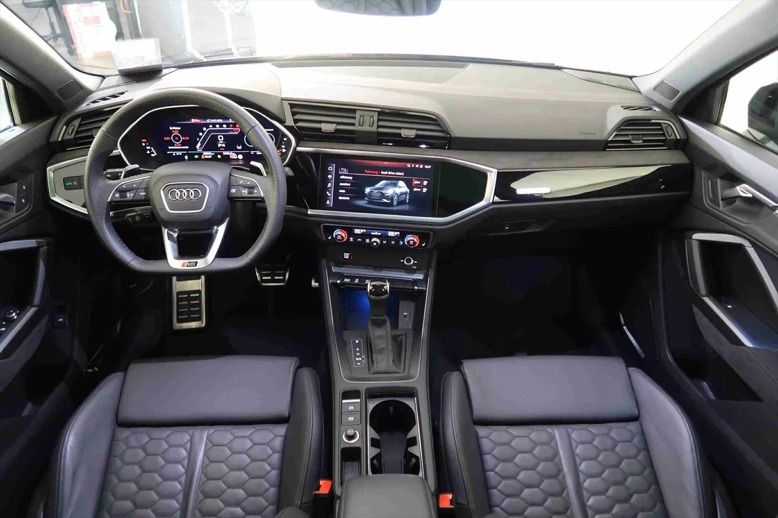 Audi RS Q3 2.5 TFSI quattro S-Tronic  Image 5