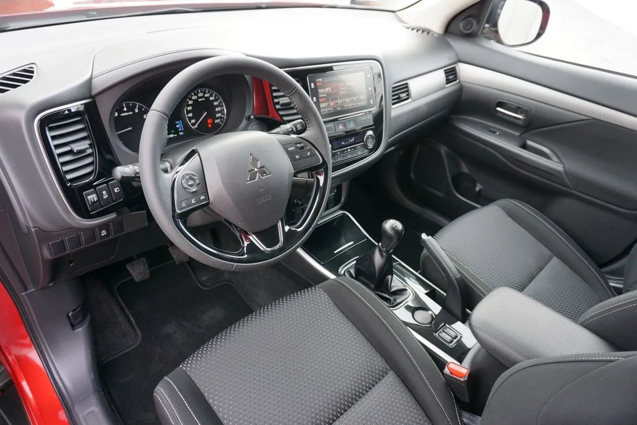 Mitsubishi Outlander 2.0 2WD...  Image 8