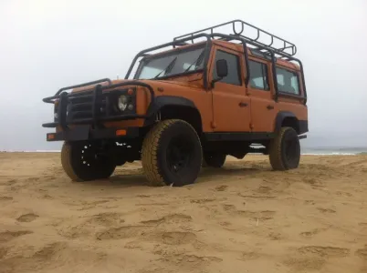 Land Rover Defender 