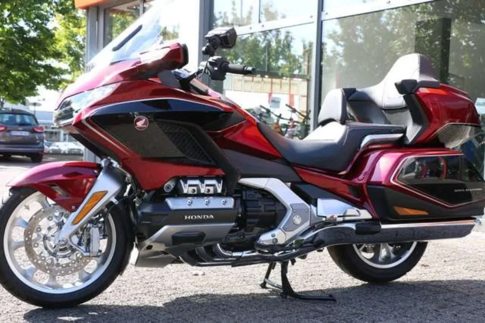 Honda GL 1800 GL 1800 Goldwing DCT Image 1