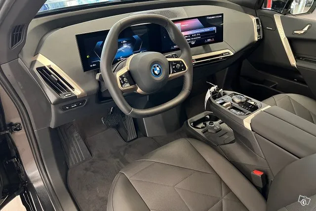 BMW iX xDrive40 - Upea sähköauto nopeaan toimitukseen Image 7
