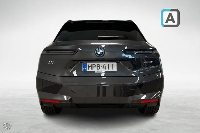 BMW iX xDrive40 Fully Charged Image 3