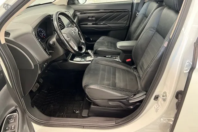 Mitsubishi Outlander Intense Business 4WD 5P *Lämmitettävä ratti / Tutkat* - Autohuumakorko 1,99%+kulut - Image 9