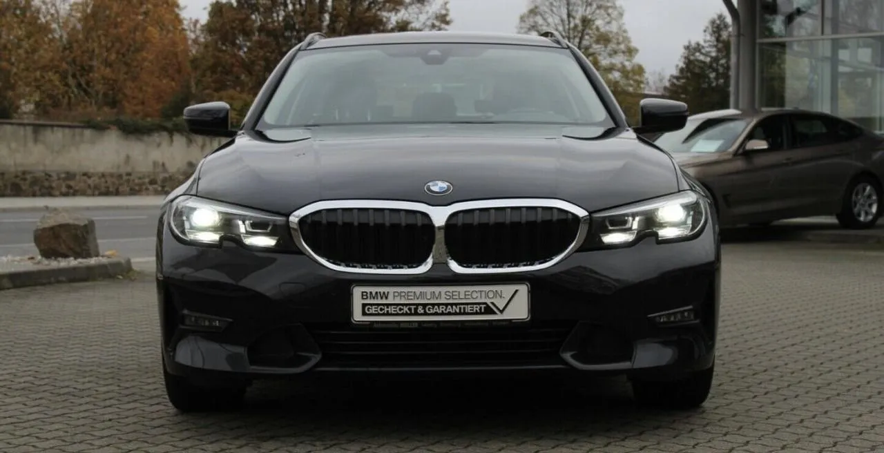 BMW Serie 3 318d Touring Sport Image 1