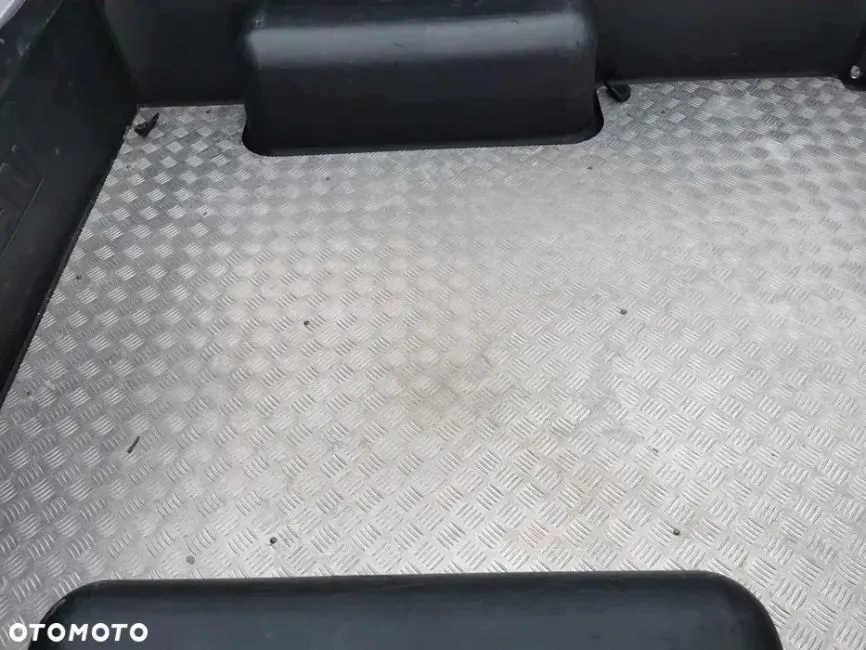 Nissan King Cab  Image 9