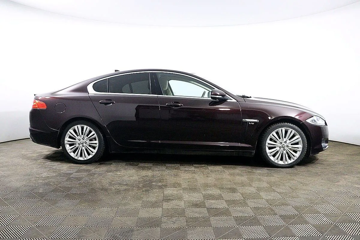 Jaguar XF  Image 4
