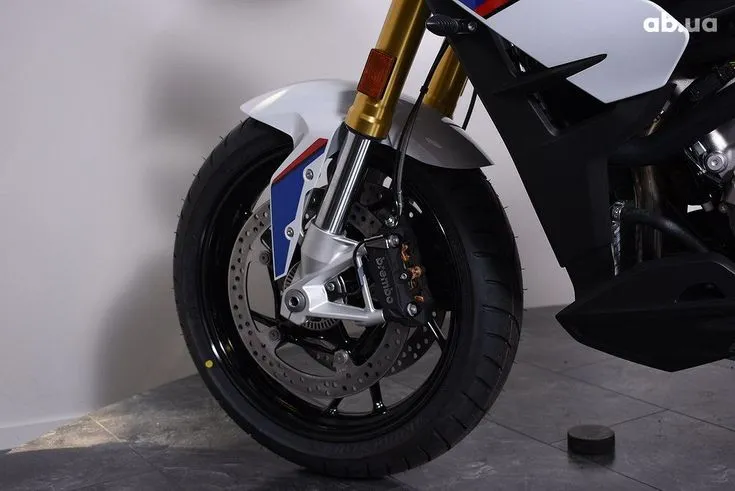 BMW S  Image 2